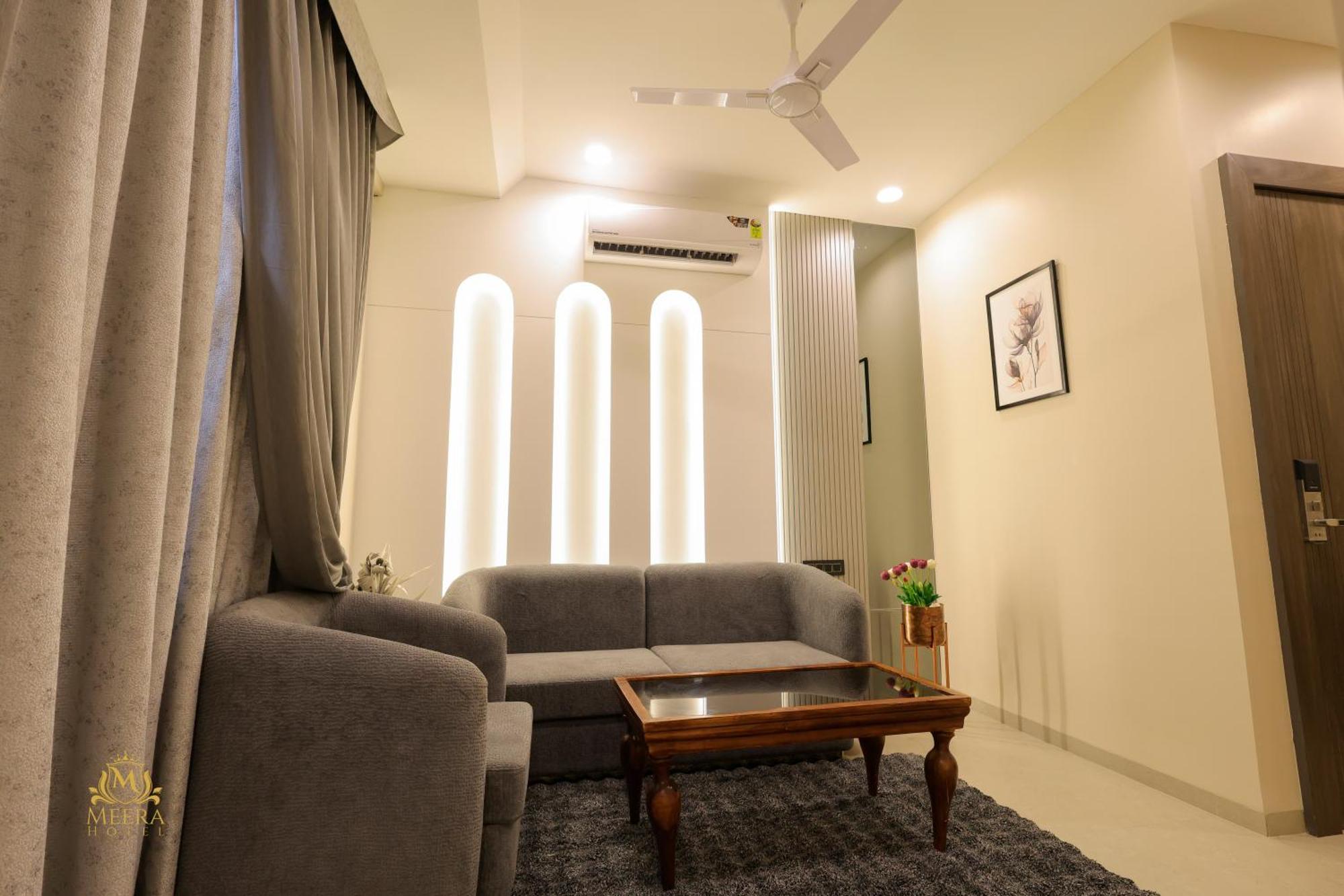 The Meera Hotel ウッジャイン エクステリア 写真