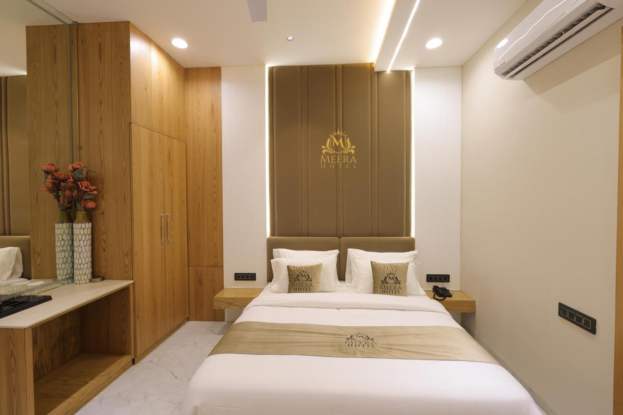 The Meera Hotel ウッジャイン エクステリア 写真